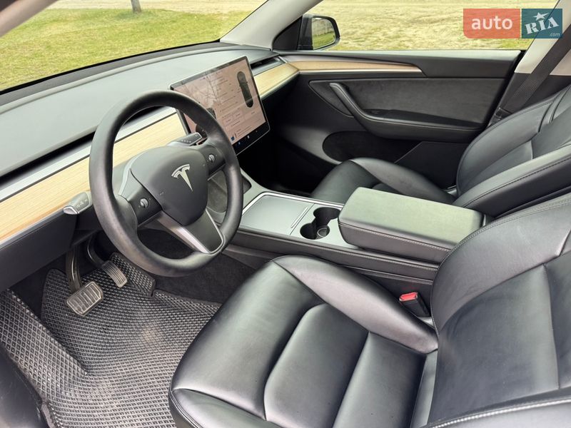 Внедорожник / Кроссовер Tesla Model Y 2023 в Костополе