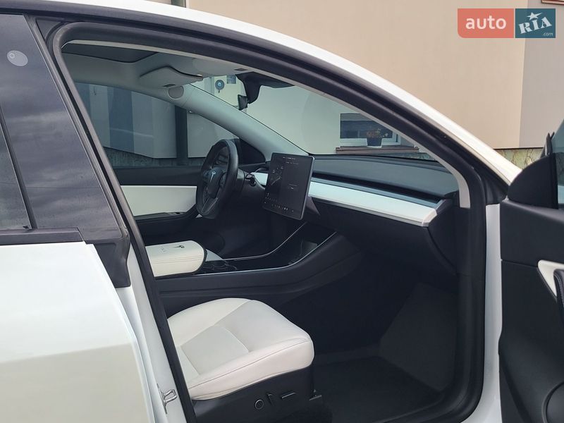 Внедорожник / Кроссовер Tesla Model Y 2020 в Львове