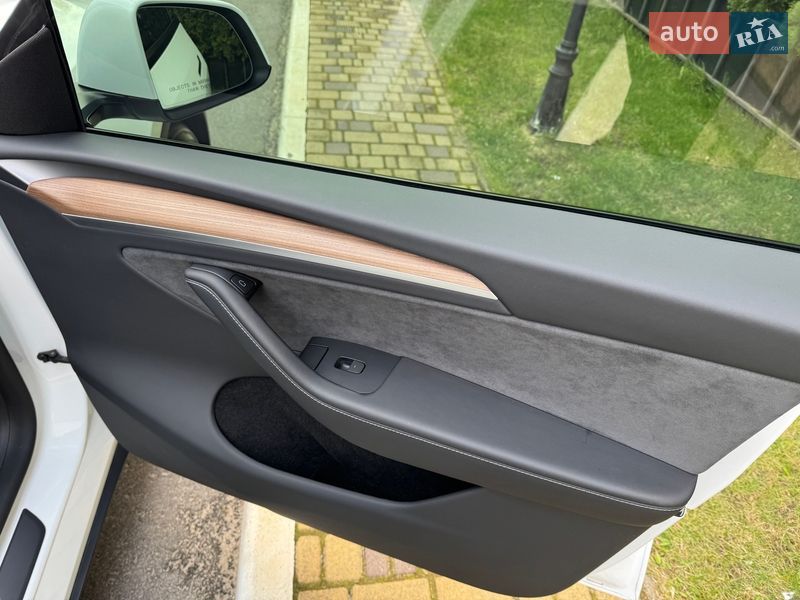 Позашляховик / Кросовер Tesla Model Y 2024 в Запоріжжі