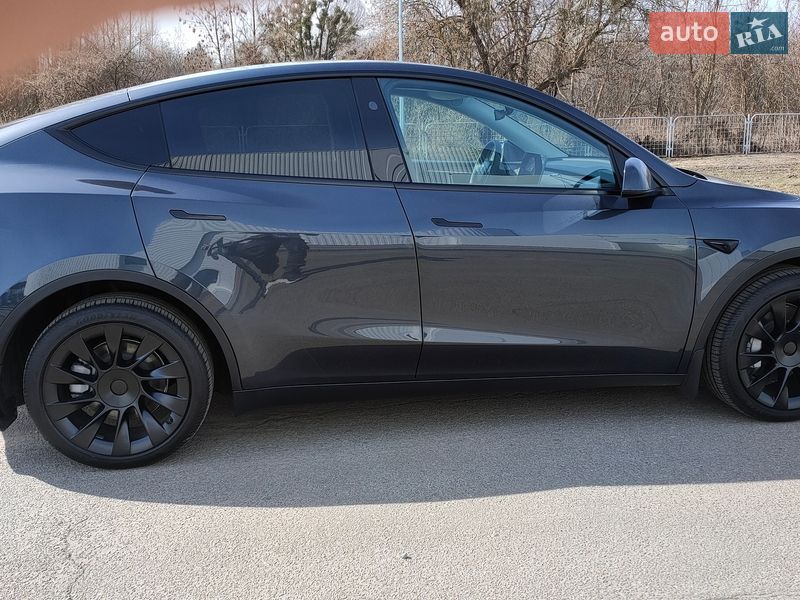 Внедорожник / Кроссовер Tesla Model Y 2025 в Киеве