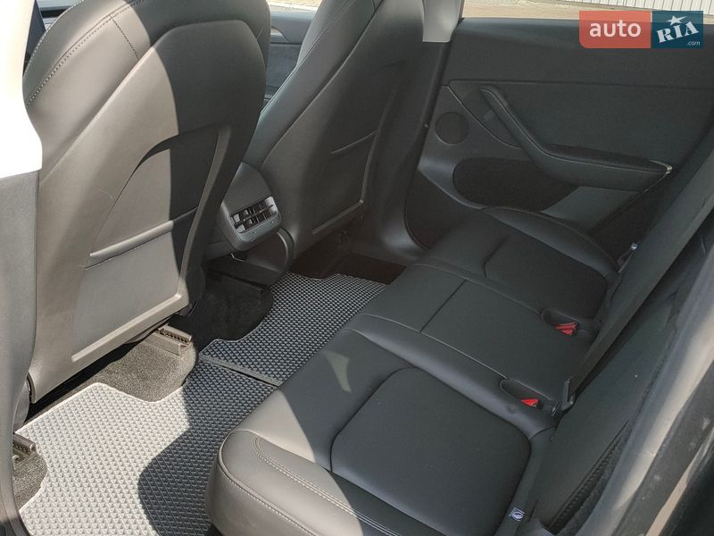 Внедорожник / Кроссовер Tesla Model Y 2025 в Киеве