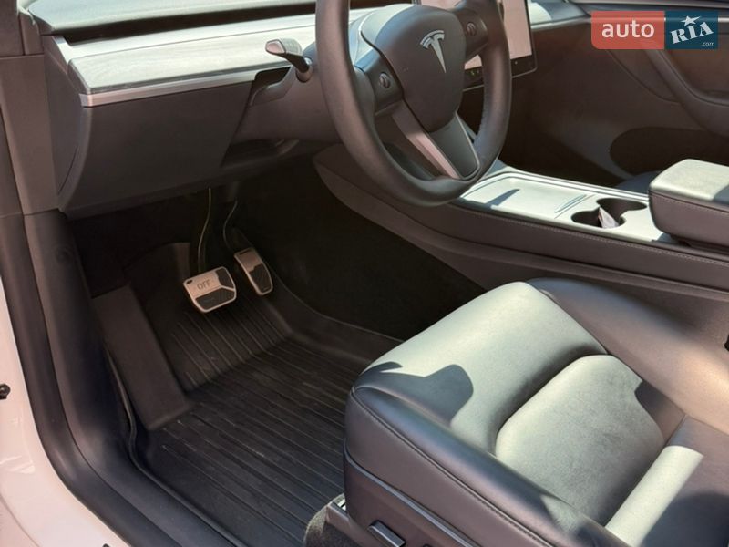 Внедорожник / Кроссовер Tesla Model Y 2023 в Киеве