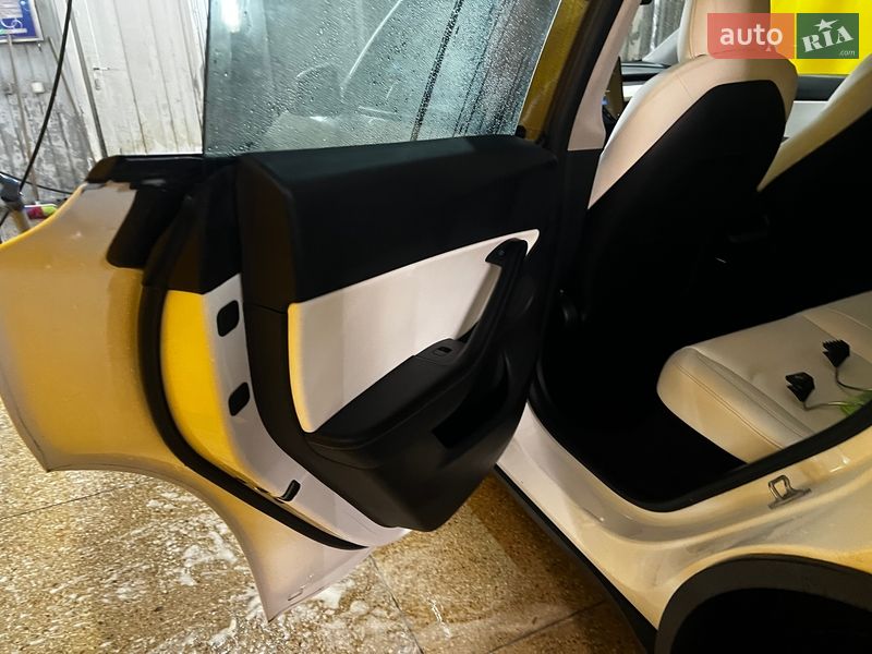 Внедорожник / Кроссовер Tesla Model Y 2021 в Белой Церкви