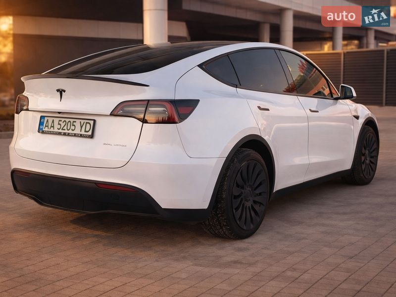 Позашляховик / Кросовер Tesla Model Y 2023 в Києві