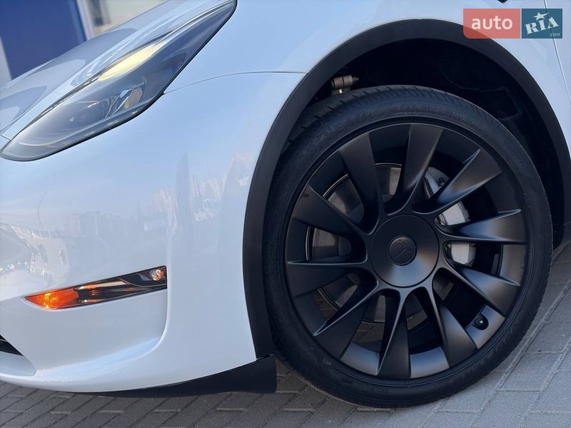 Внедорожник / Кроссовер Tesla Model Y 2024 в Дрогобыче