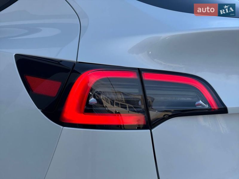 Внедорожник / Кроссовер Tesla Model Y 2024 в Дрогобыче