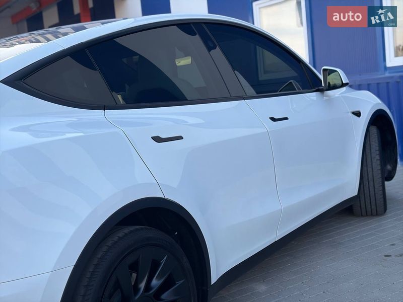 Внедорожник / Кроссовер Tesla Model Y 2024 в Дрогобыче