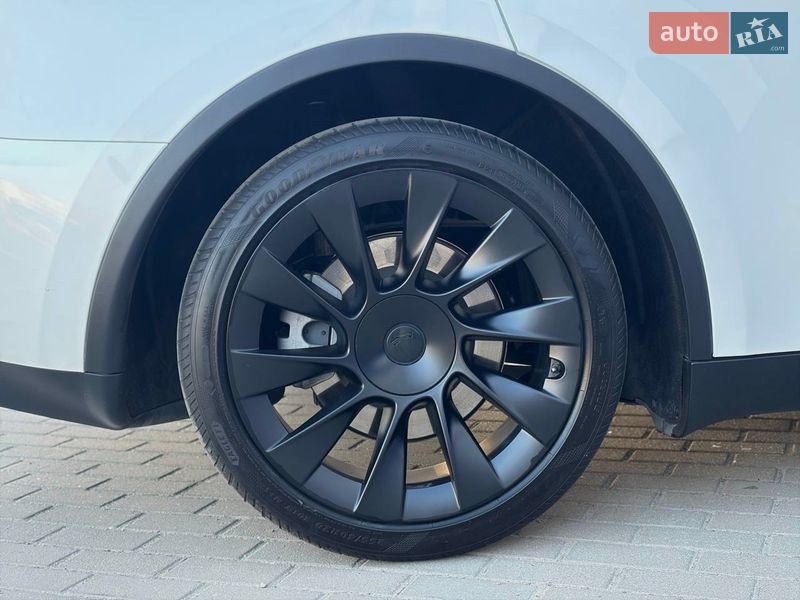 Внедорожник / Кроссовер Tesla Model Y 2024 в Дрогобыче
