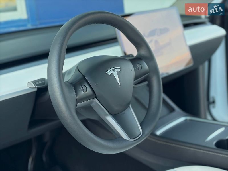 Внедорожник / Кроссовер Tesla Model Y 2024 в Дрогобыче