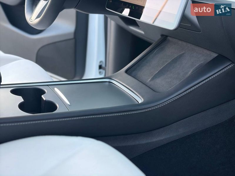 Внедорожник / Кроссовер Tesla Model Y 2024 в Дрогобыче