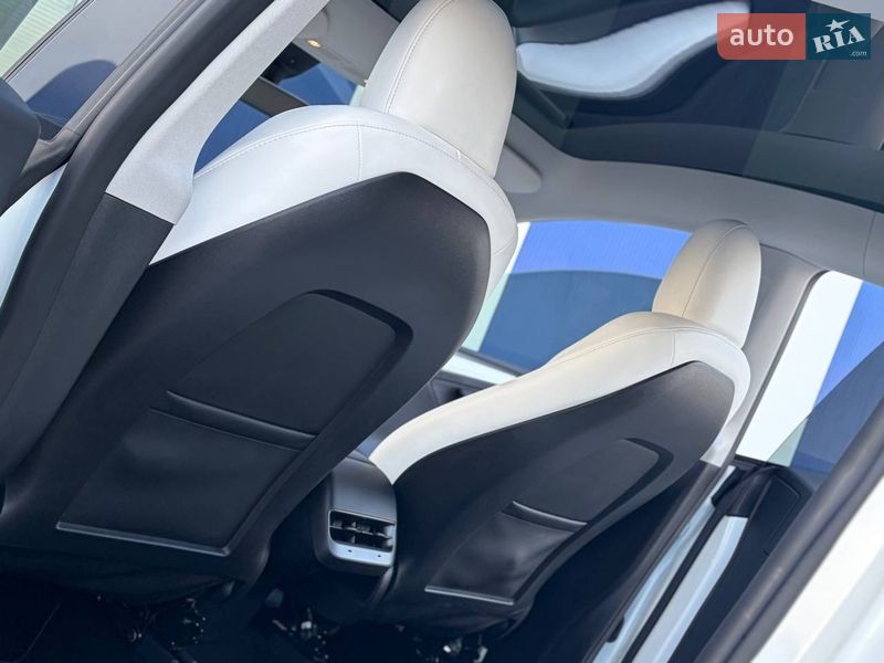 Внедорожник / Кроссовер Tesla Model Y 2024 в Дрогобыче