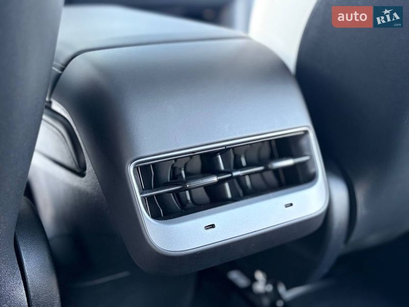 Внедорожник / Кроссовер Tesla Model Y 2024 в Дрогобыче