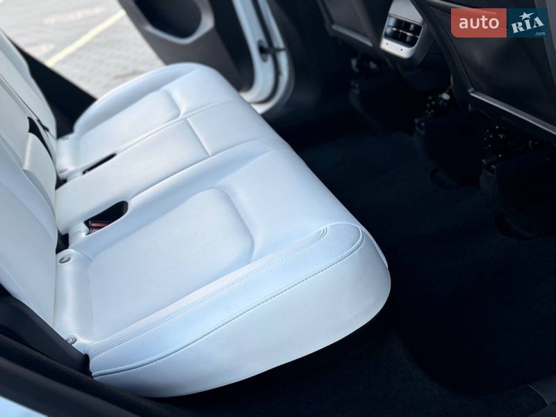 Внедорожник / Кроссовер Tesla Model Y 2024 в Дрогобыче