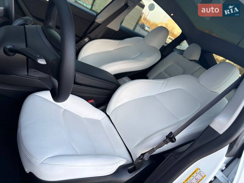 Внедорожник / Кроссовер Tesla Model Y 2024 в Дрогобыче