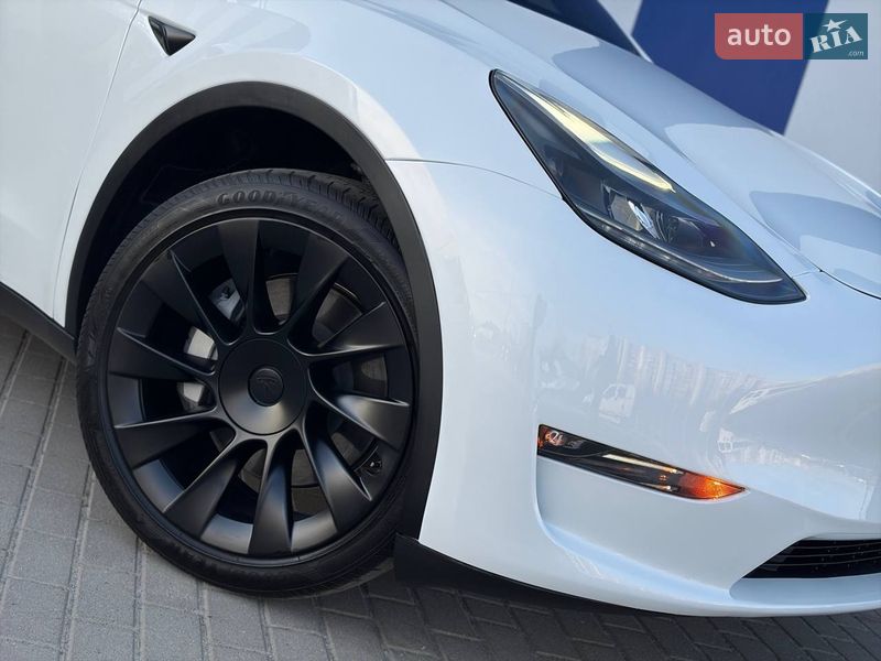 Внедорожник / Кроссовер Tesla Model Y 2024 в Дрогобыче