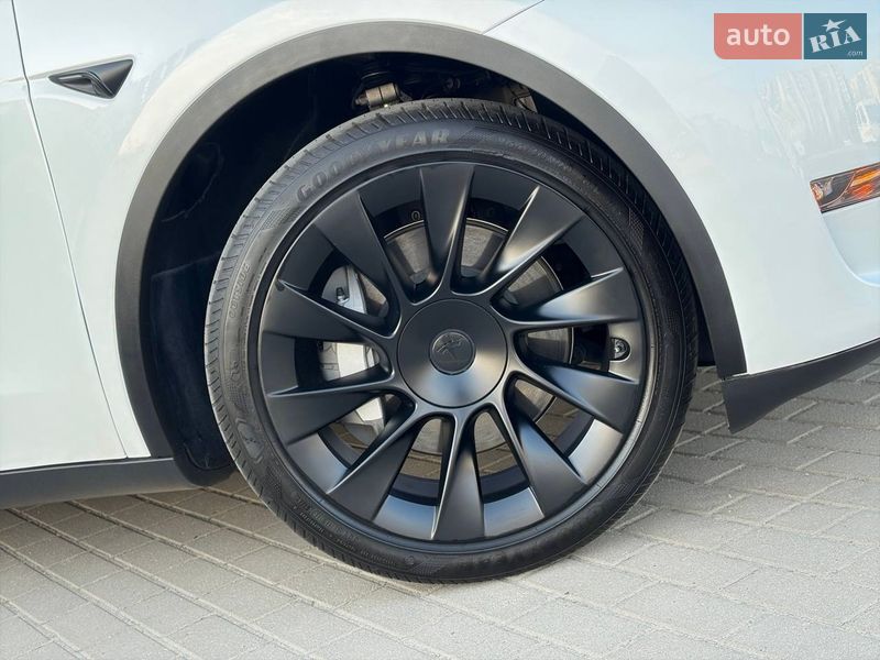 Внедорожник / Кроссовер Tesla Model Y 2024 в Дрогобыче