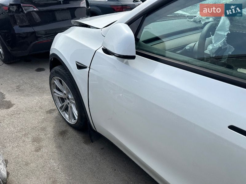 Позашляховик / Кросовер Tesla Model Y 2023 в Києві