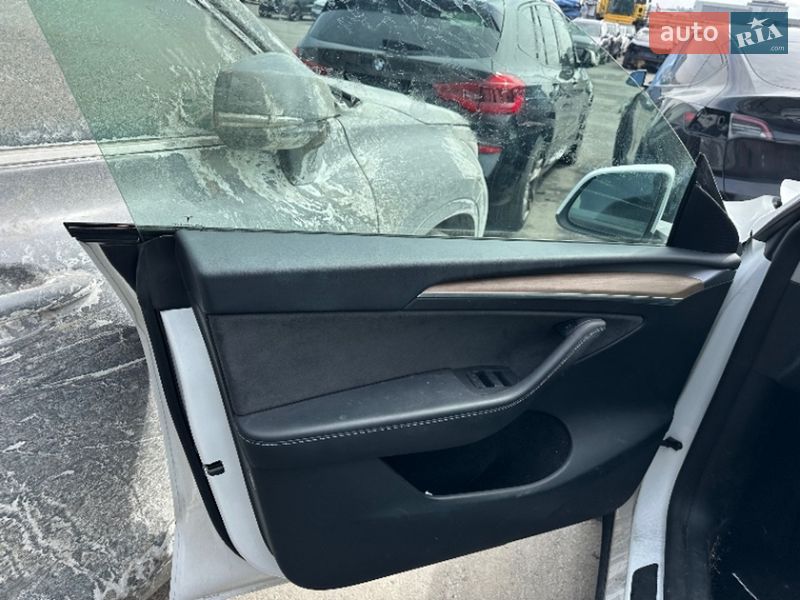 Позашляховик / Кросовер Tesla Model Y 2023 в Києві