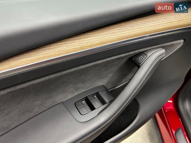 Позашляховик / Кросовер Tesla Model Y 2025 в Чернівцях фото 13 Позашляховик / Кросовер Tesla Model Y 2025 в Чернівцях