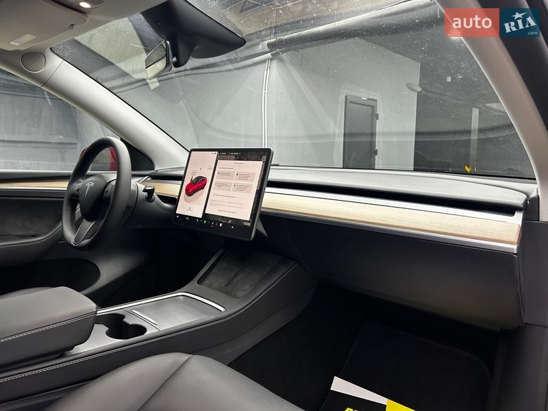 Позашляховик / Кросовер Tesla Model Y 2025 в Чернівцях фото 20 Позашляховик / Кросовер Tesla Model Y 2025 в Чернівцях