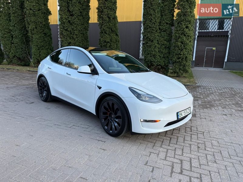 Внедорожник / Кроссовер Tesla Model Y 2024 в Ровно