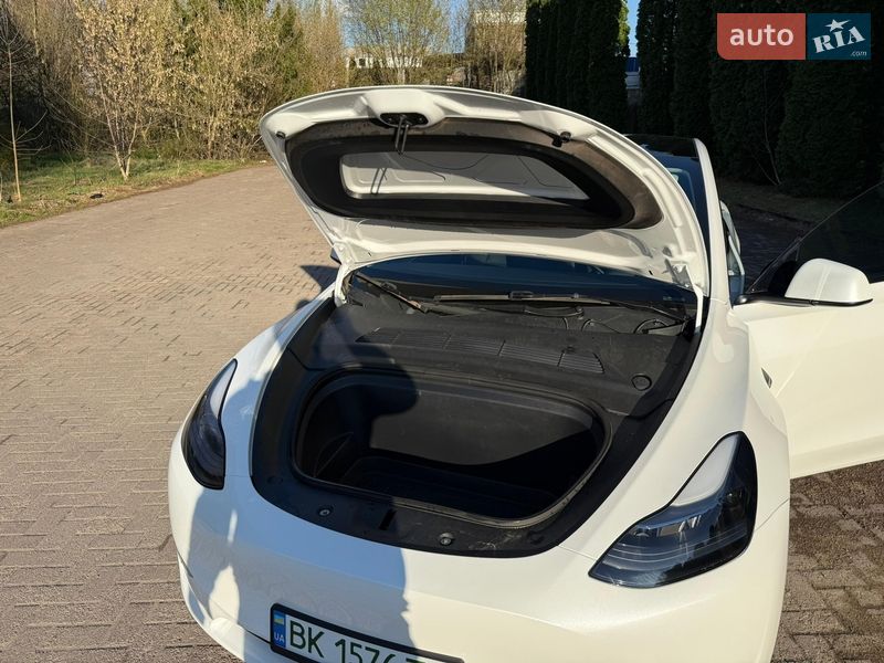 Внедорожник / Кроссовер Tesla Model Y 2024 в Ровно