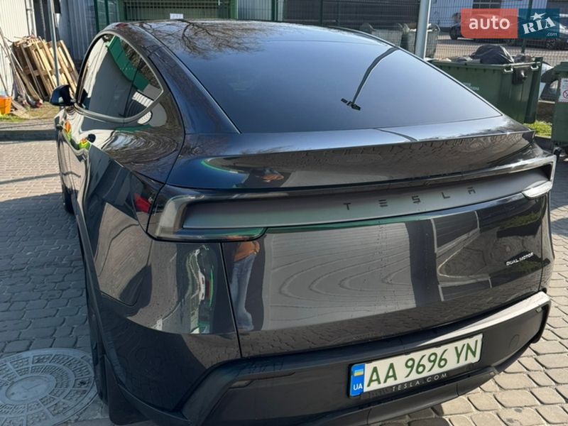 Позашляховик / Кросовер Tesla Model Y 2025 в Києві