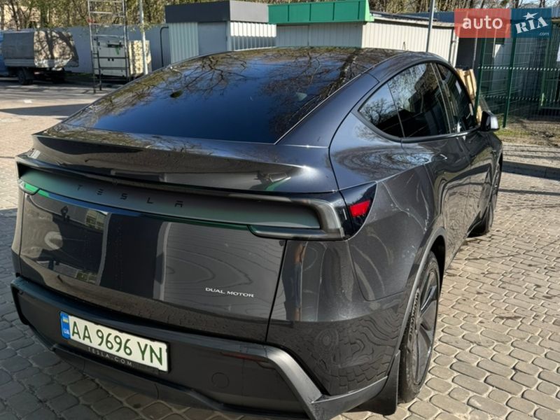 Позашляховик / Кросовер Tesla Model Y 2025 в Києві
