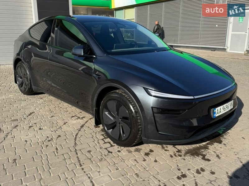 Позашляховик / Кросовер Tesla Model Y 2025 в Києві