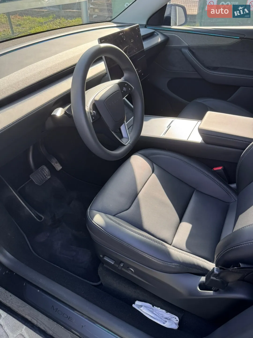 2025 Tesla Model Y - мініатюра 8