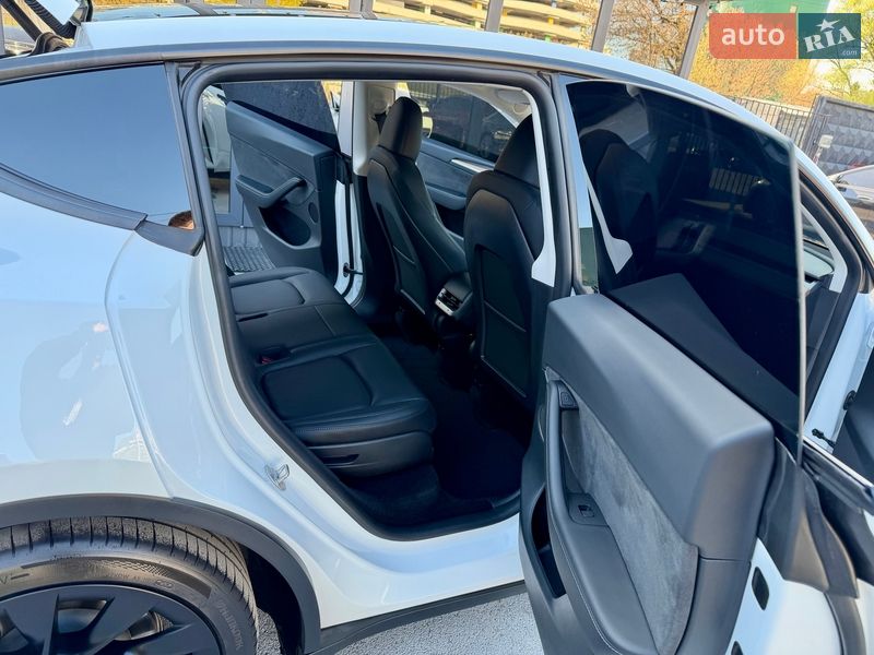 Внедорожник / Кроссовер Tesla Model Y 2023 в Киеве