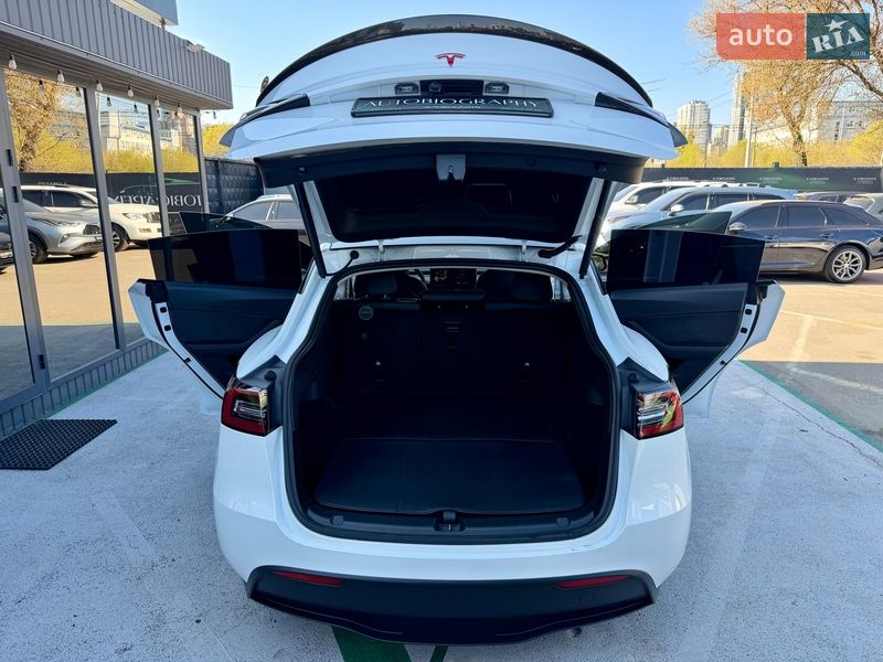 Внедорожник / Кроссовер Tesla Model Y 2023 в Киеве