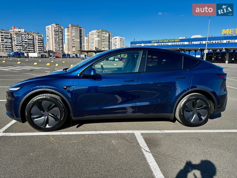 Внедорожник / Кроссовер Tesla Model Y 2025 в Киеве
