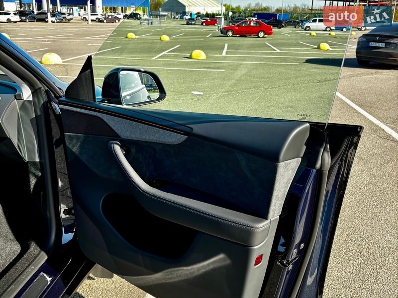 Внедорожник / Кроссовер Tesla Model Y 2025 в Киеве