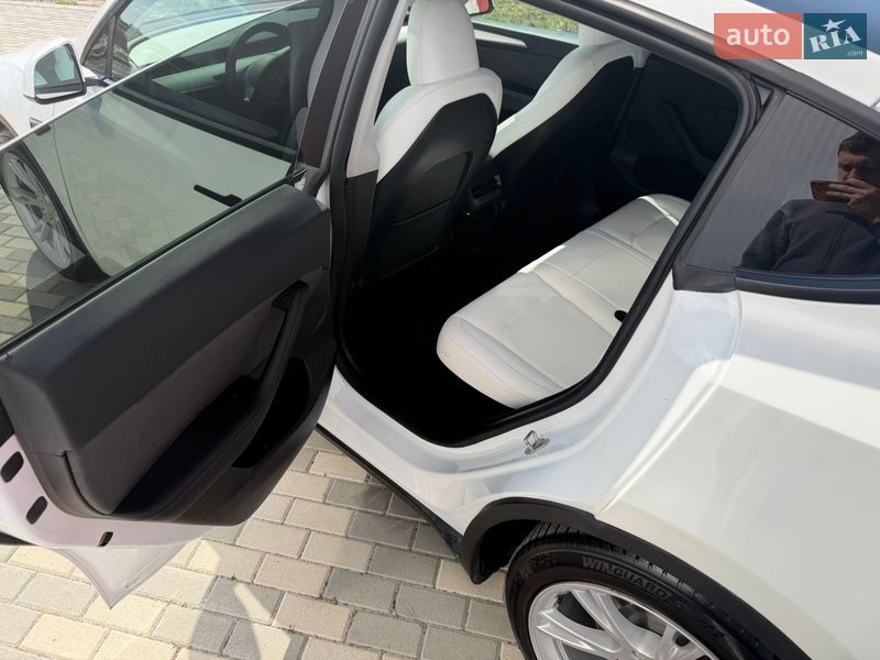 Внедорожник / Кроссовер Tesla Model Y 2023 в Львове