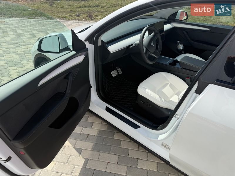 Внедорожник / Кроссовер Tesla Model Y 2023 в Львове
