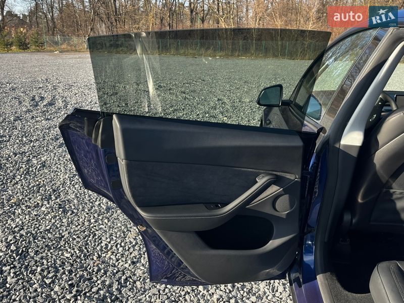 Внедорожник / Кроссовер Tesla Model Y 2023 в Львове