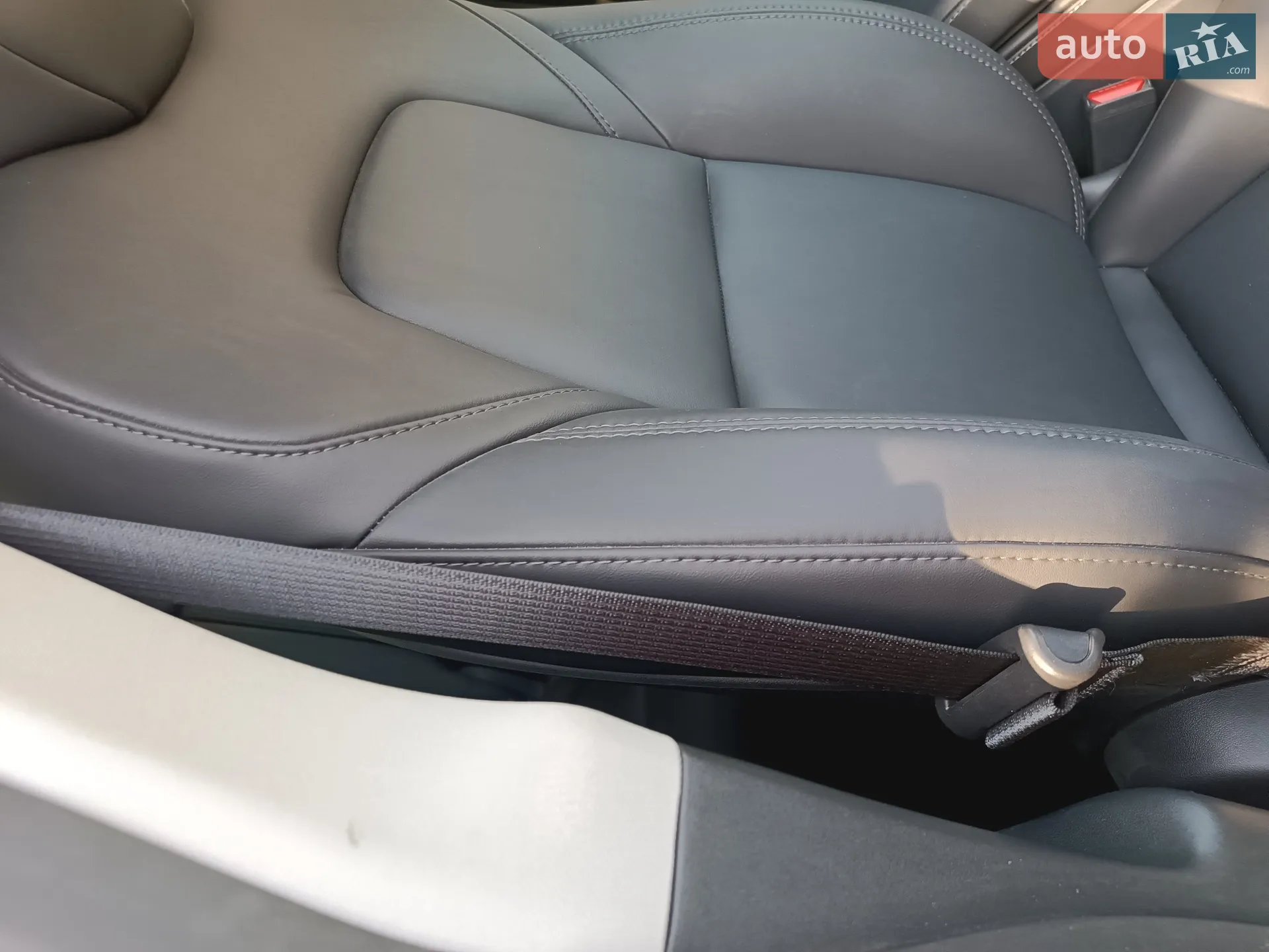 2025 Tesla Model Y - мініатюра 32