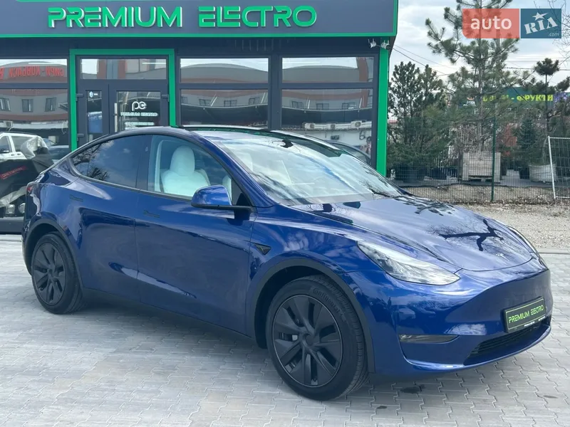 Tesla Model Y 2024