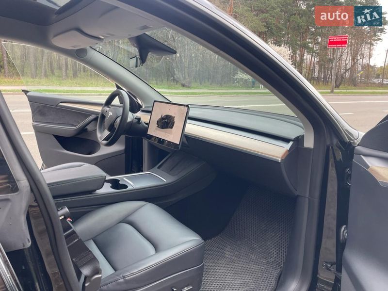 Внедорожник / Кроссовер Tesla Model Y 2023 в Киеве