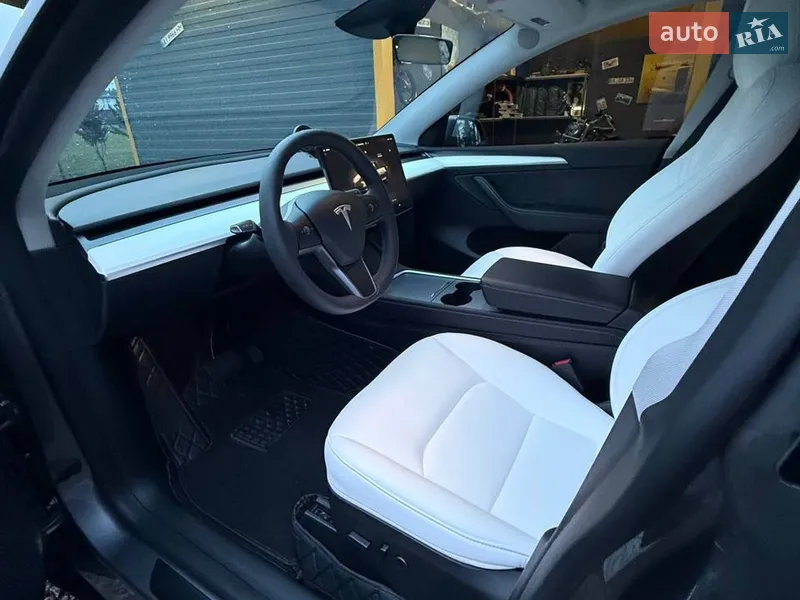 Tesla Model Y 2024 VIN 7SAYGAEE1RF179143 фото оголошення 39 з 78