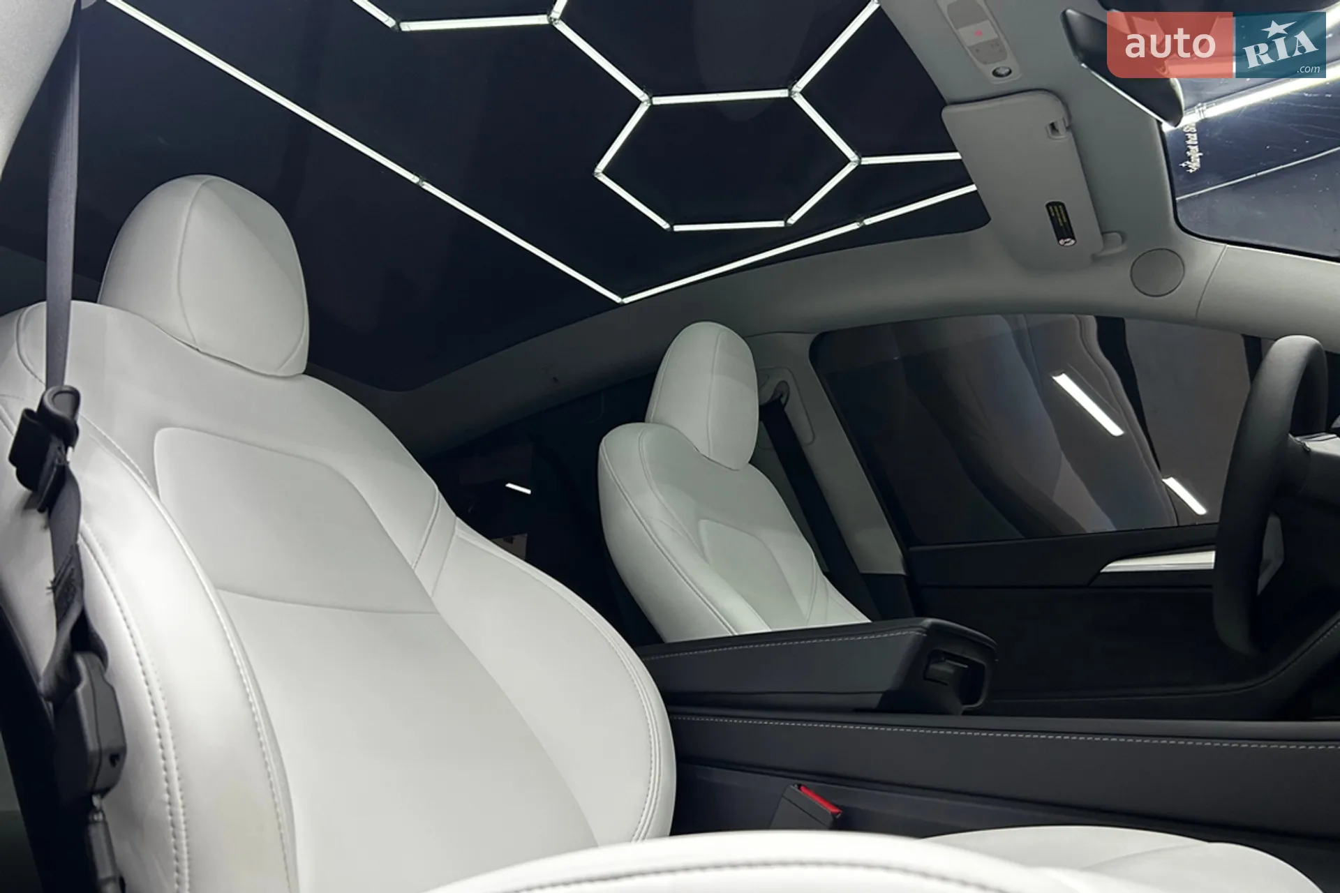 2025 Tesla Model Y - мініатюра 22
