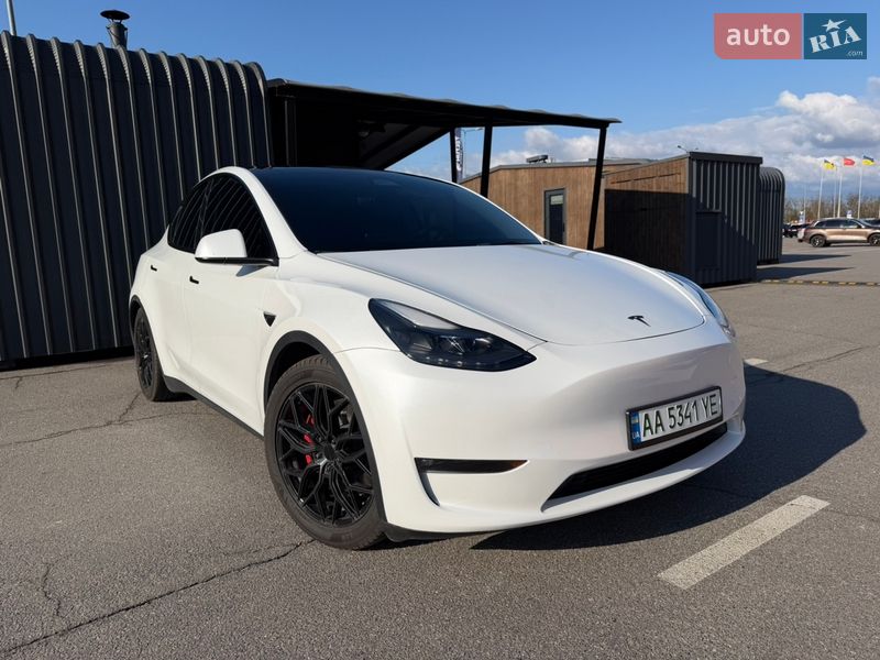 Tesla Model Y 2023