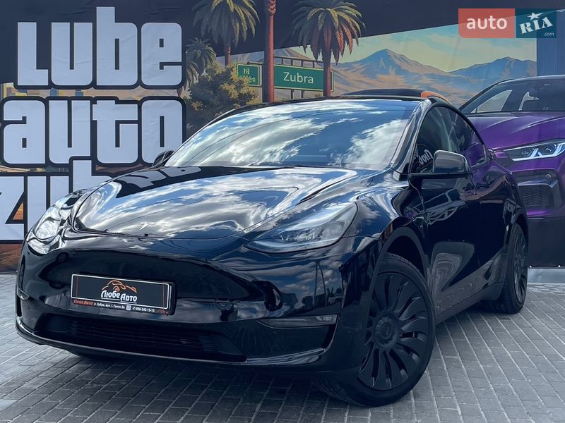 Tesla Model Y 2024