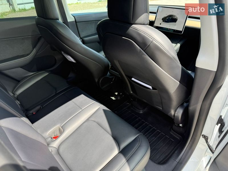 Внедорожник / Кроссовер Tesla Model Y 2022 в Ровно