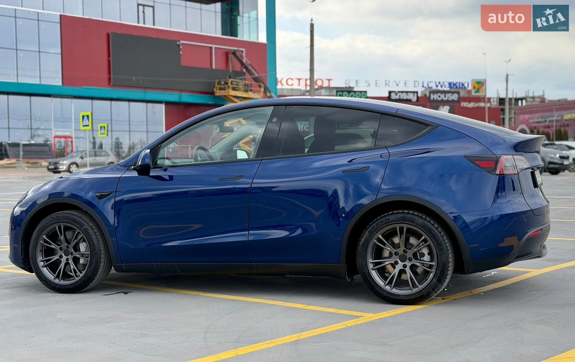 2025 Tesla Model Y - мініатюра 24
