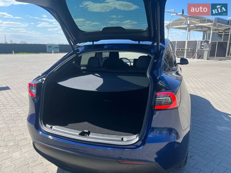 Внедорожник / Кроссовер Tesla Model Y 2023 в Киеве