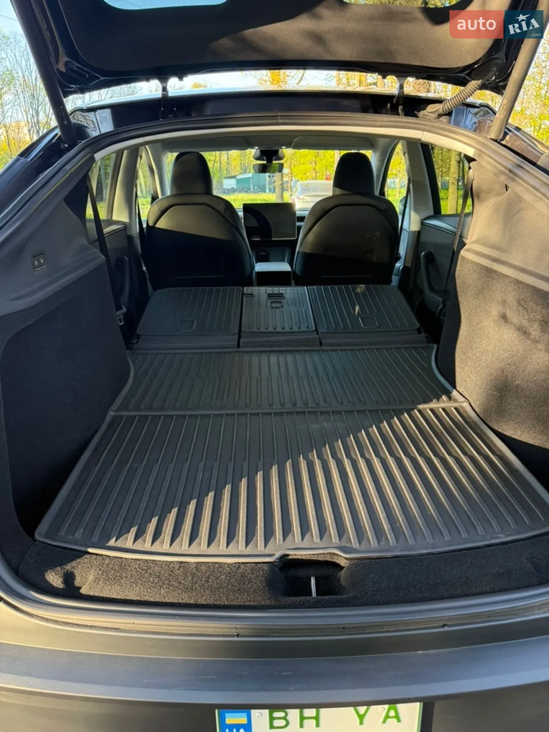 2025 Tesla Model Y - мініатюра 10