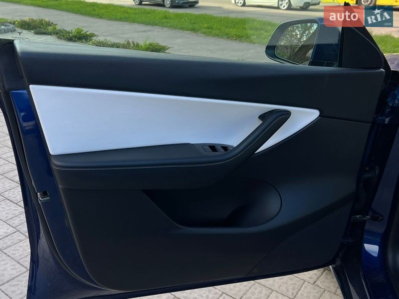 Внедорожник / Кроссовер Tesla Model Y 2020 в Львове