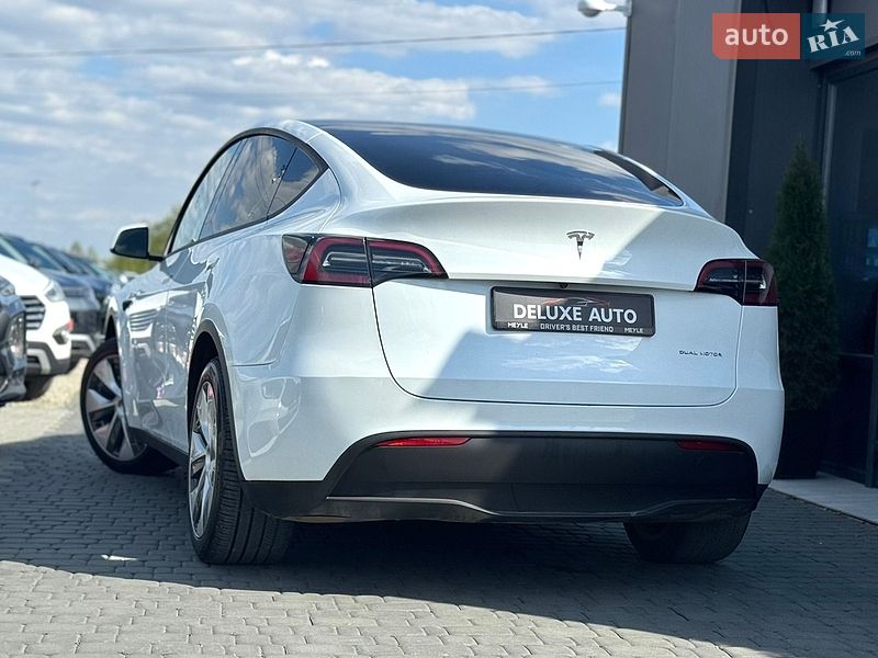 Внедорожник / Кроссовер Tesla Model Y 2023 в Ивано-Франковске